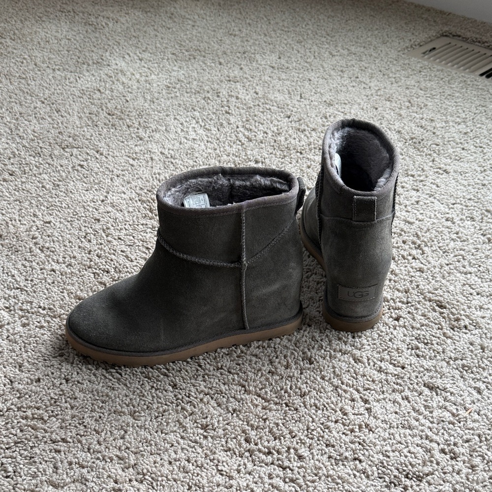 UGG Classic Femme Mini Suede Boots - Picture 2 of 10